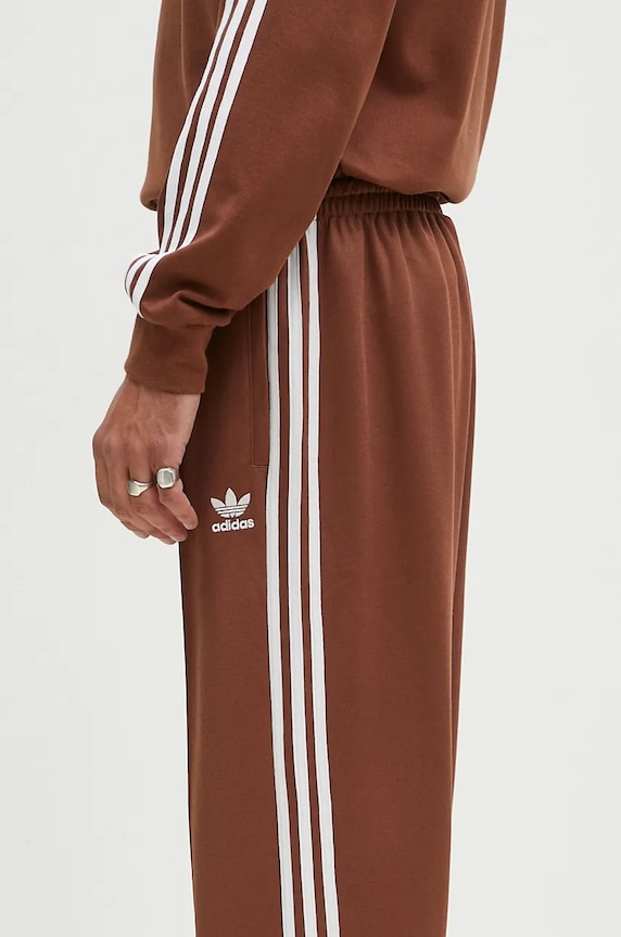 Tepláky adidas Originals Baggy Track Pant hnědá IZ2476