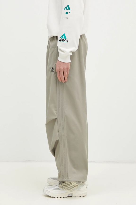 adidas Originals joggers Parachute Pant IZ4849 green AW24