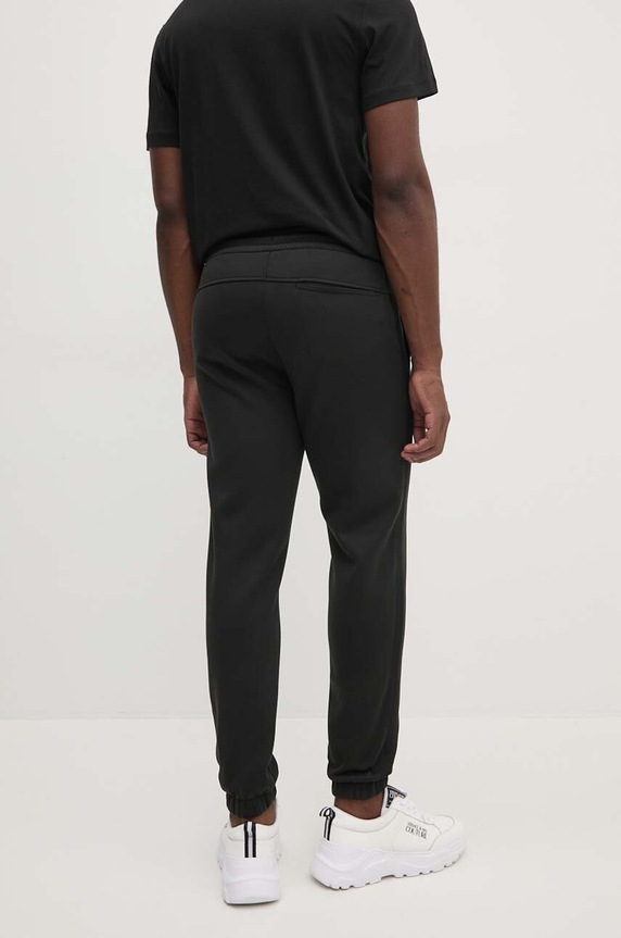 Oblečenie Tepláky Calvin Klein Jeans J30J326175 čierna