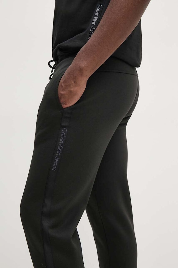 Tepláky Calvin Klein Jeans J30J326175 čierna