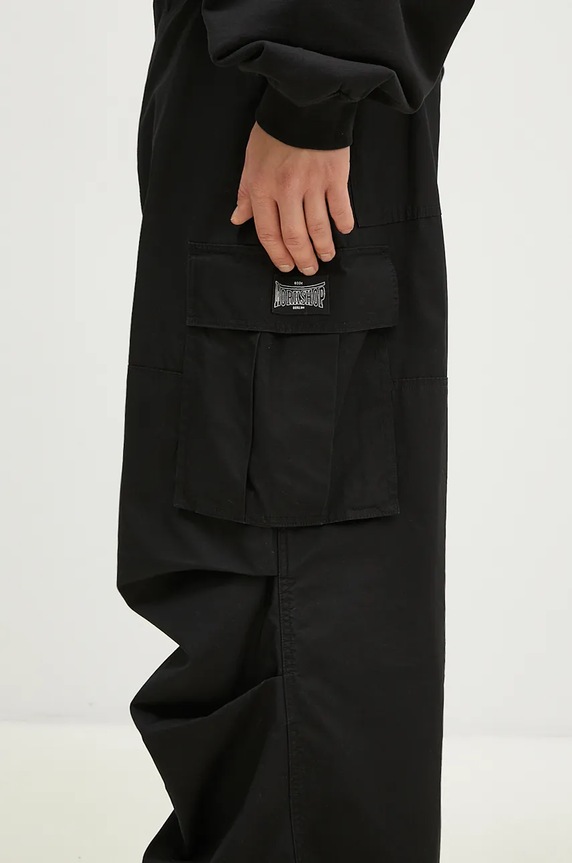 032C spodnie bawełniane ''Overtime'' Cargo Pants czarny F24.URW.1001.000