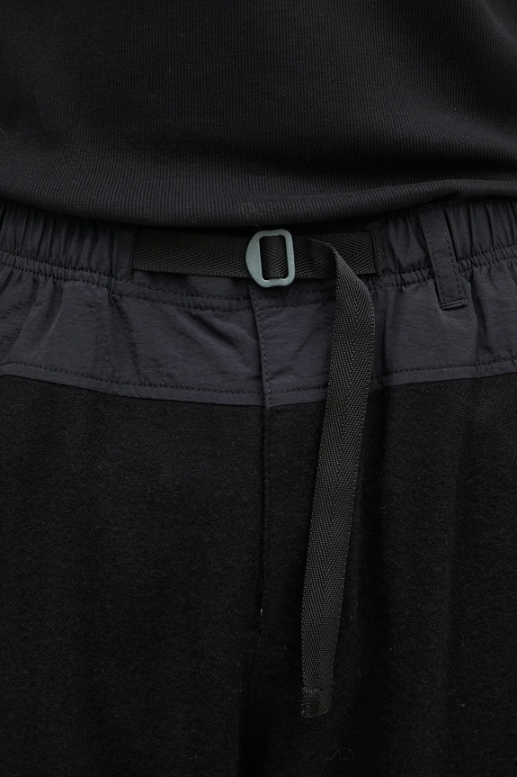 Undercover pantaloni in lana Pants nero UC2D4516.1