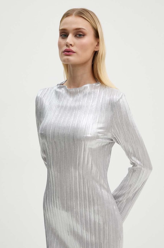 Šaty Never Fully Dressed Silver Plisse Sophia NFDDR1588 stříbrná AW24