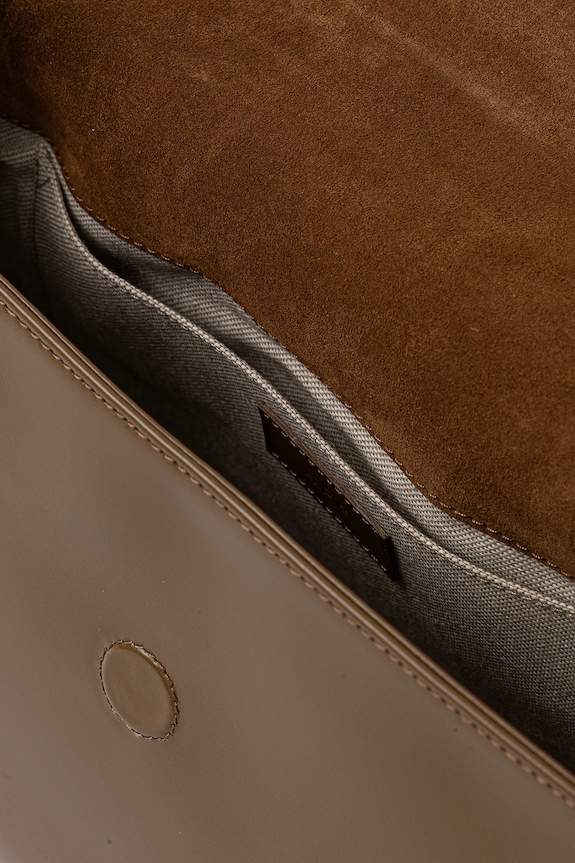 Δερμάτινη τσάντα A.P.C. sac virginie flap PXBRU.F61924 καφέ