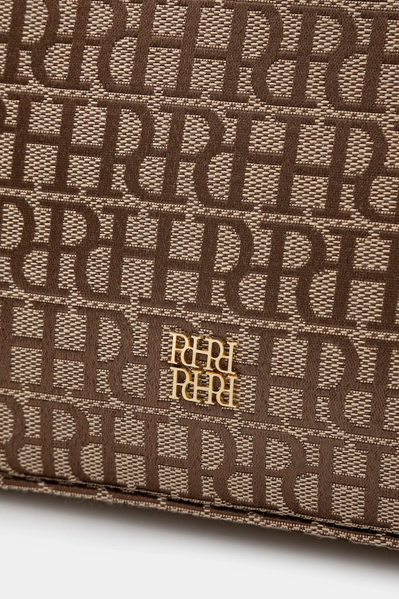 Pedro del Hierro poseta bej 1118543