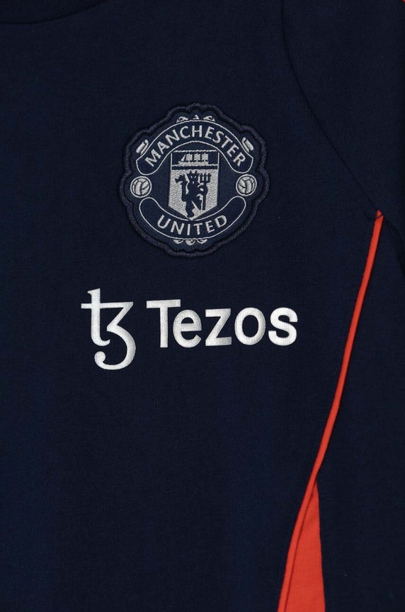 Chlapec Detské bavlnené tričko adidas Performance MUFC TEEY IT2022 tmavomodrá