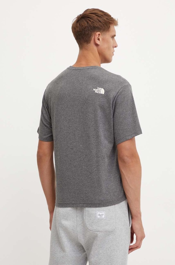 Ruházat The North Face t-shirt Tee Varsity Graphic NF0A89DGDYY1 szürke