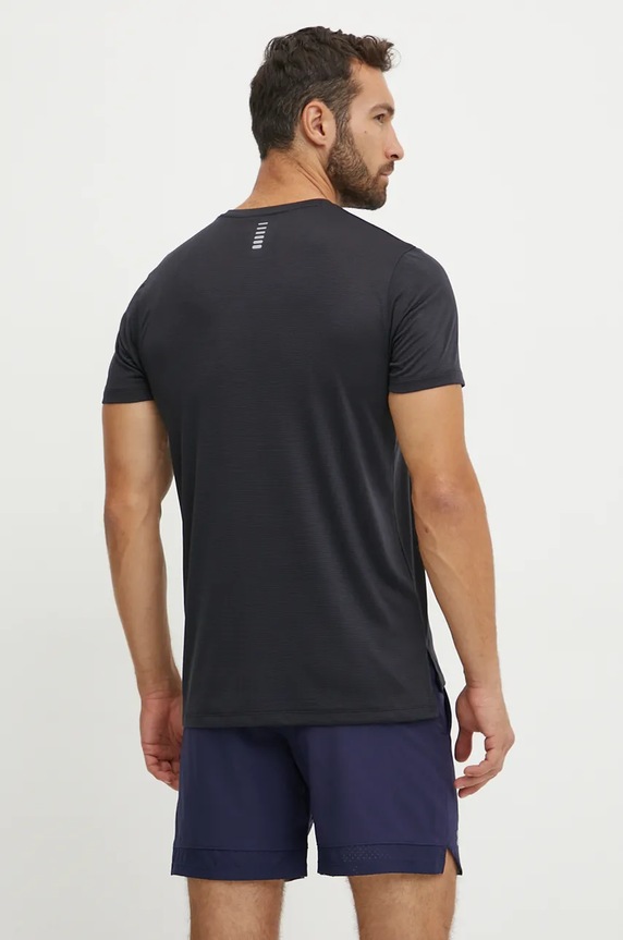 Oblačila Kratka majica za tek Under Armour Launch 1382582 črna