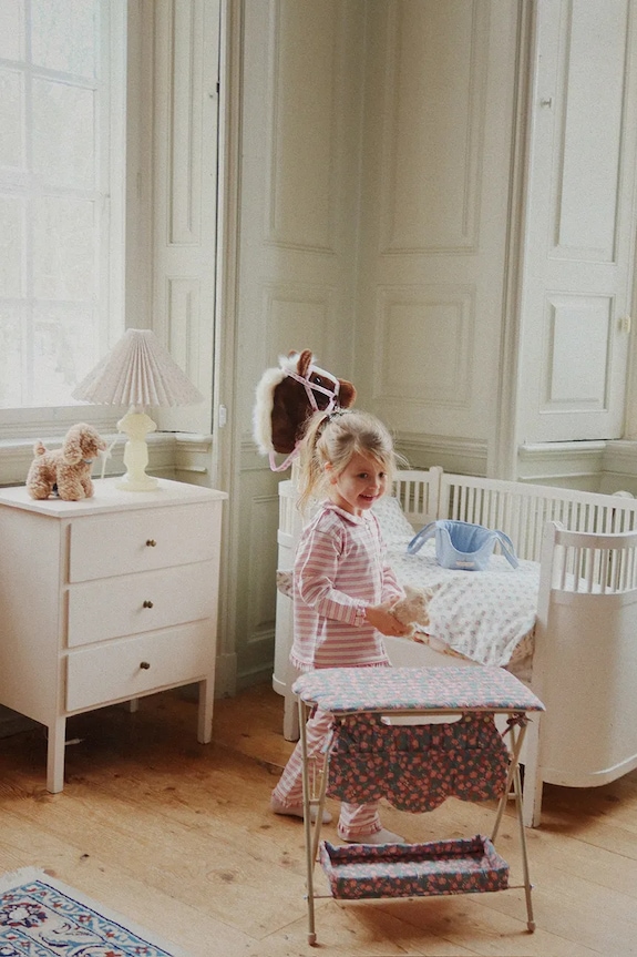 Konges Sløjd giocattolo per bambini DOLL CHANGING TABLE KS104282.9BYA