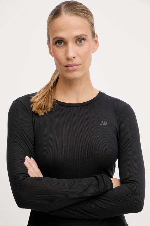 Tréningové tričko s dlhým rukávom New Balance čierna WT53133BK