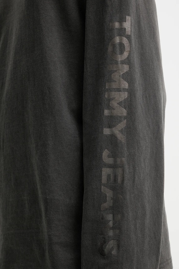 Bavlnené tričko s dlhým rukávom Tommy Jeans DM0DM21976 sivá