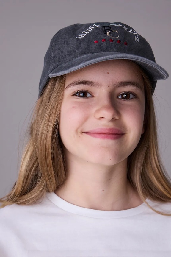 Детска памучна шапка с козирка Mayoral памук сив 10090.8F.Junior.9BYA