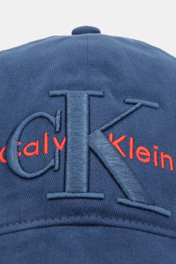 Calvin Klein czapka z daszkiem bawełniana LV04D5039G granatowy AW25