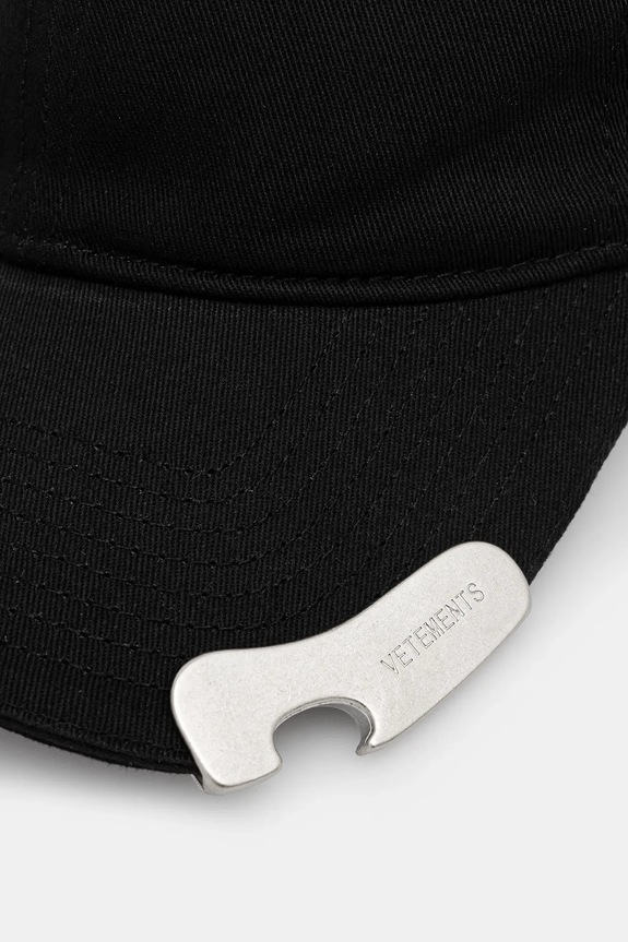 Хлопковая кепка VETEMENTS Bottle-Opener UH76CA550B чёрный AW25