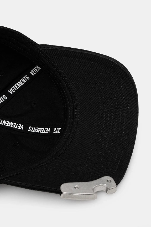 Хлопковая кепка VETEMENTS Bottle-Opener чёрный UH76CA550B