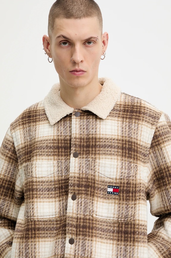 Tommy Jeans kurtka koszulowa brązowy DM0DM22010