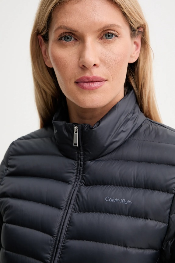 Páperová bunda Calvin Klein tmavomodrá LV044C513G