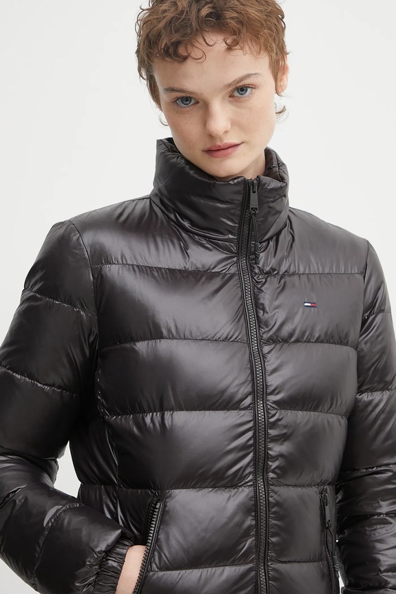 Páperová bunda Tommy Jeans čierna DW0DW21618