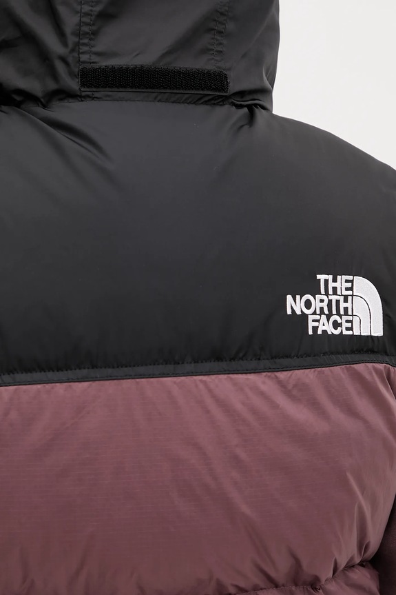 Páperová vesta The North Face 1996 Retro Nuptse NF0A3XEPCAI1 burgundské