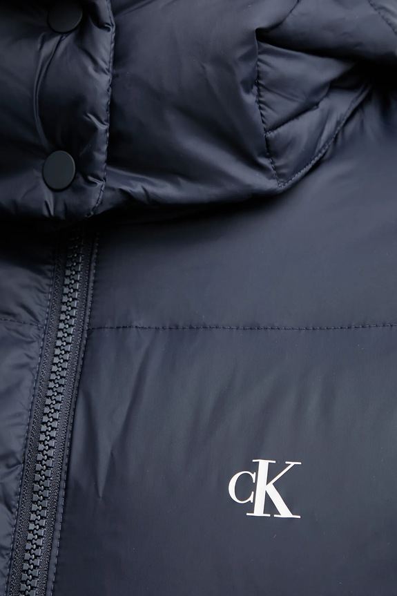 Páperová bunda Calvin Klein Jeans LV047D501G tmavomodrá