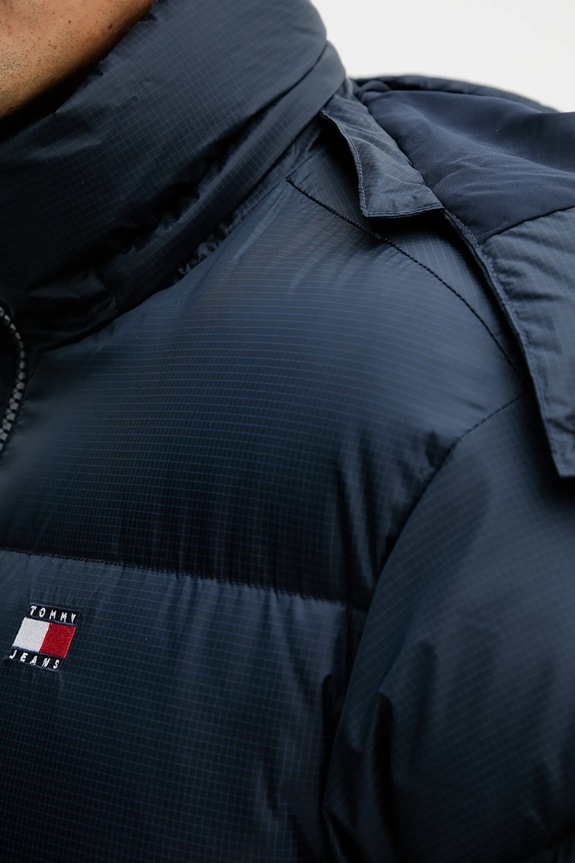 Μπουφάν με επένδυση από πούπουλα Tommy Jeans DM0DM22036 σκούρο μπλε