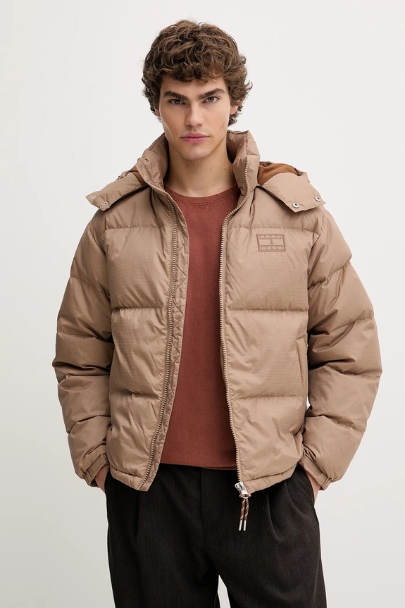 Pernata jakna Tommy Jeans smeđa DM0DM22036