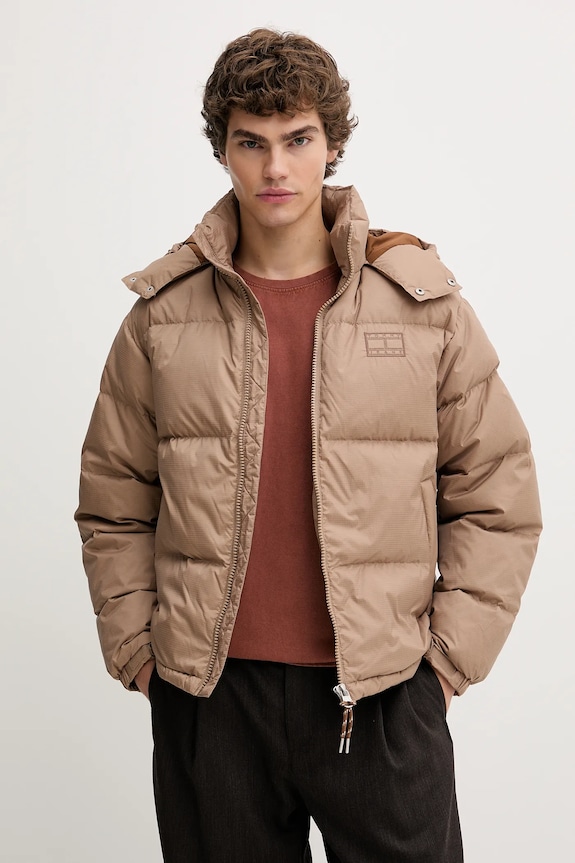 Pernata jakna Tommy Jeans smeđa DM0DM22036