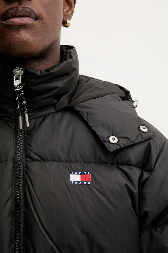 Páperová bunda Tommy Jeans DM0DM22036 čierna