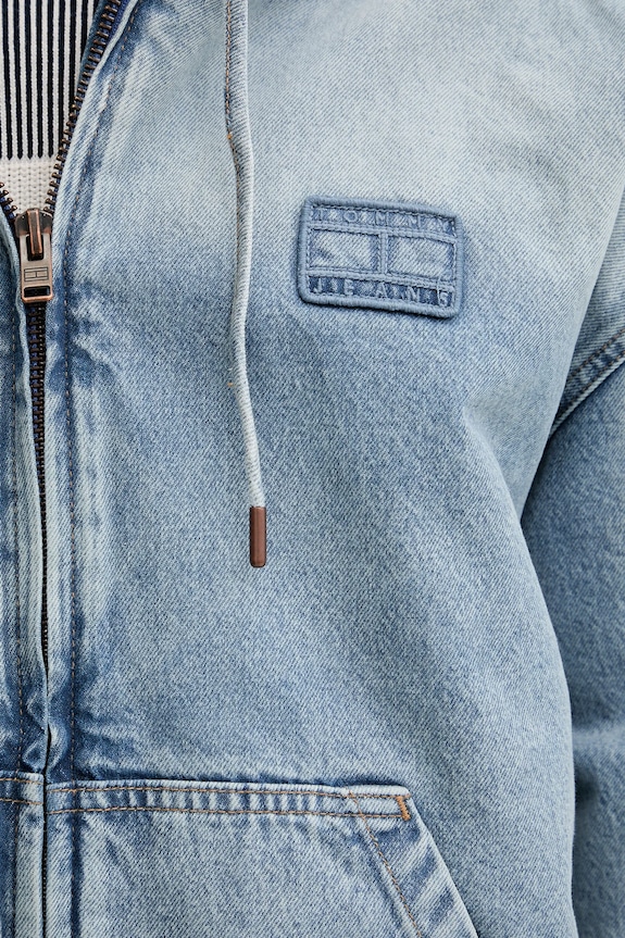 Tommy Jeans kurtka jeansowa DM0DM22137 niebieski