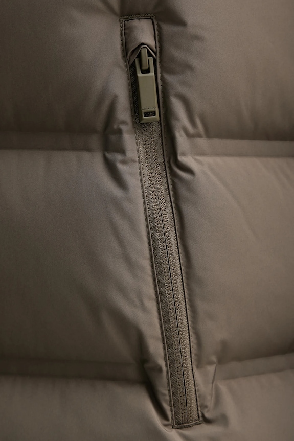 Páperová bunda Calvin Klein LV04LD516G hnedá