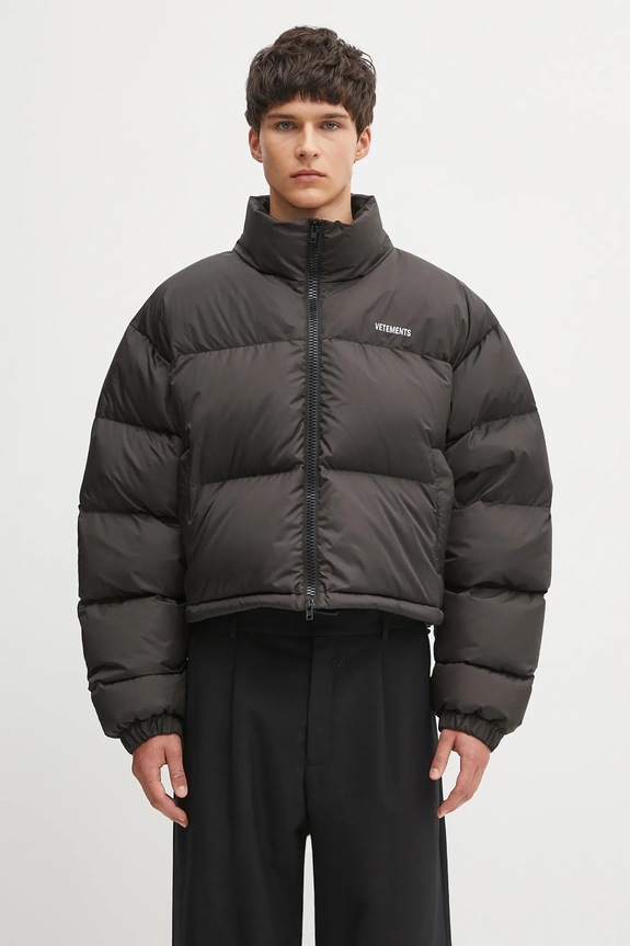 VETEMENTS piumino Iconic Boxy Puffer isolamento in piuma nero UH76PU200BW