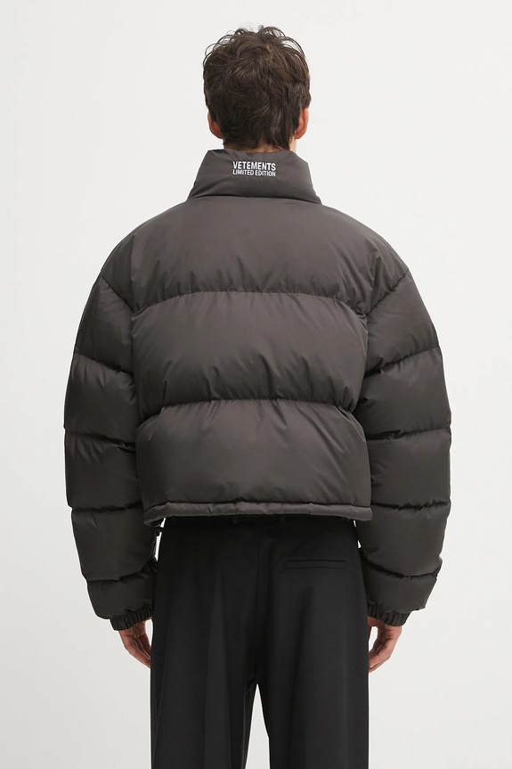 Abbigliamento VETEMENTS piumino Iconic Boxy Puffer UH76PU200BW nero