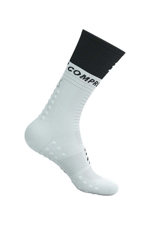 Ρούχα Κάλτσες Compressport Mid Compression v2.0 SQTU354 λευκό