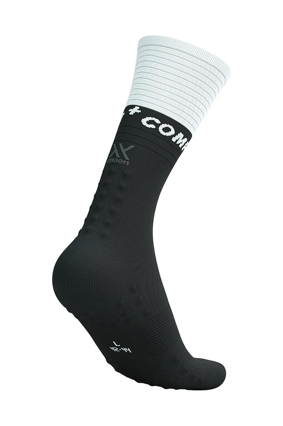 Κάλτσες Compressport Mid Compression v2.0 μαύρο SQTU354