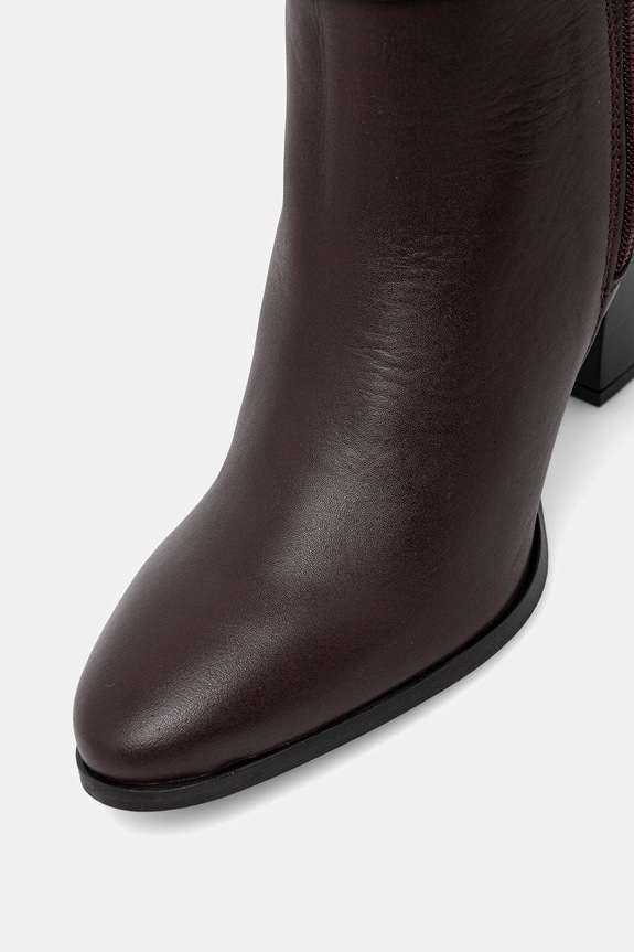 Tommy Hilfiger kozaki skórzane TH T-STRAP LTHR POINTY LONG BOOT brązowy FW0FW08982