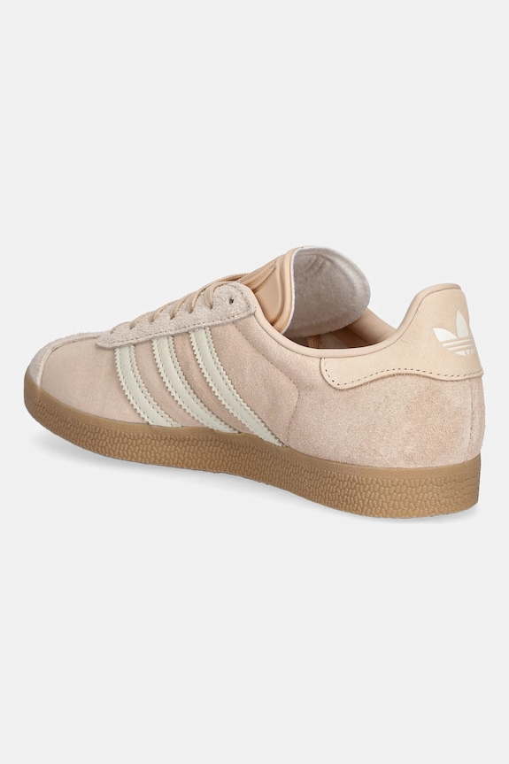 Obutev Superge iz semiša adidas Originals Gazelle JS1384 bež