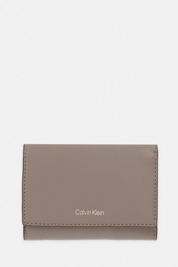 Calvin Klein portfel damski z imitacji skóry beżowy LV04F1117G