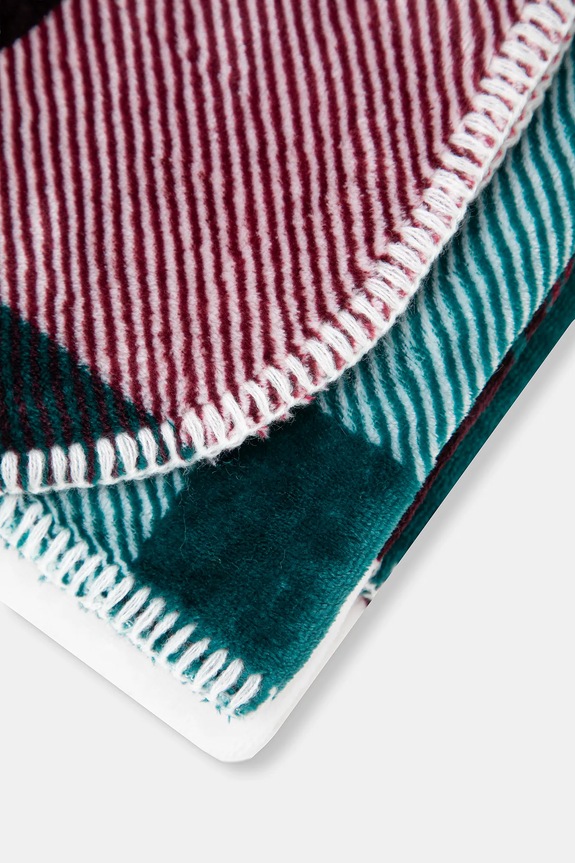 Living și dormitor United Colors of Benetton patura 6FK82801V burgundia