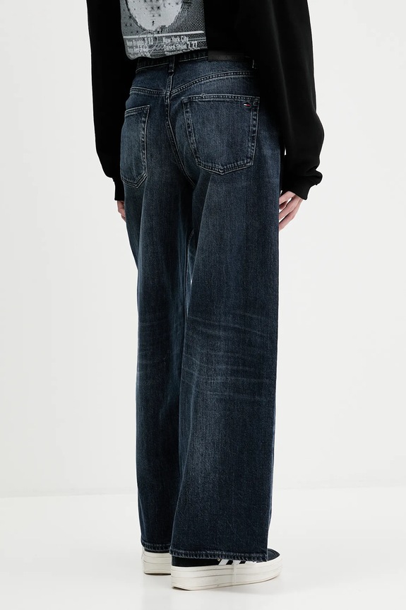 Oblačila Kavbojke Tommy Jeans DW0DW21513 mornarsko modra