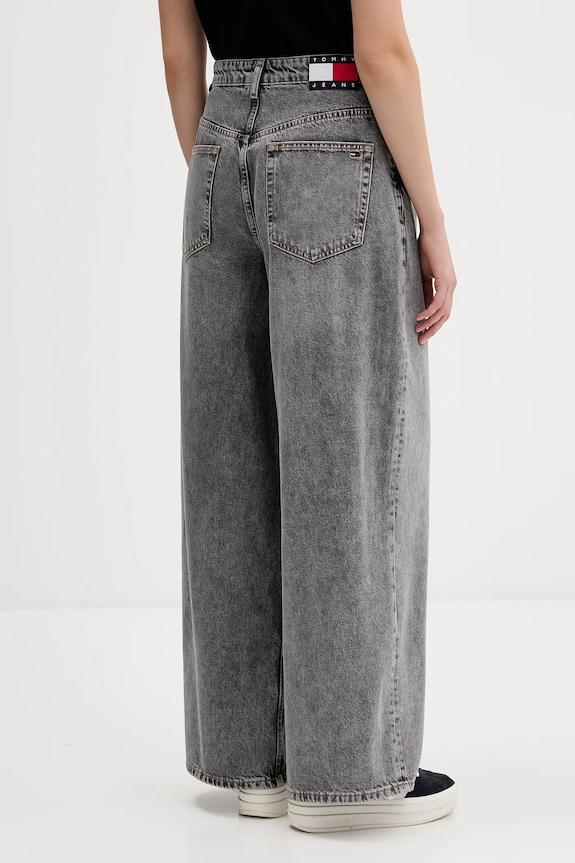 Oblečenie Rifle Tommy Jeans DW0DW22128 sivá