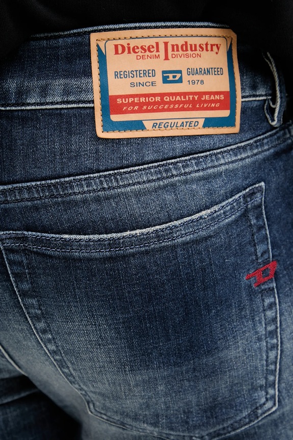 Diesel jeansy 1979 SLEENKER L.32 granatowy A03594.09L97