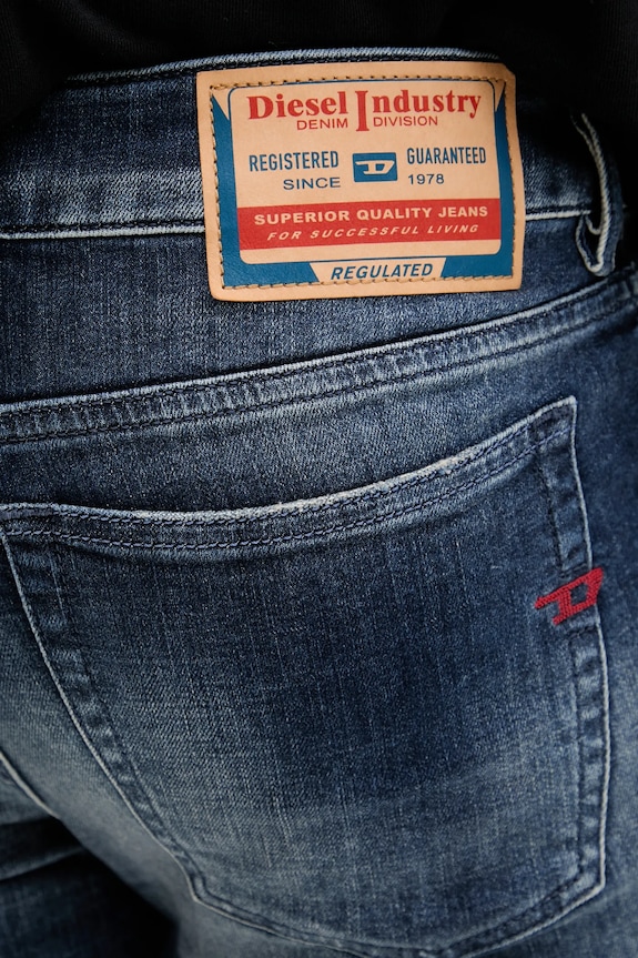 Diesel jeansy 1979 SLEENKER L.32 granatowy A03594.09L97