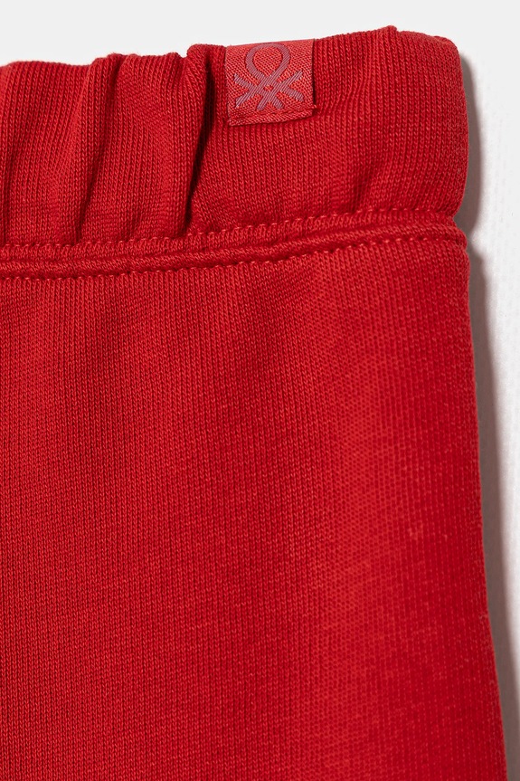 Chlapec Detské bavlnené tepláky United Colors of Benetton 3J68GF027.P.Season.9BYA červená