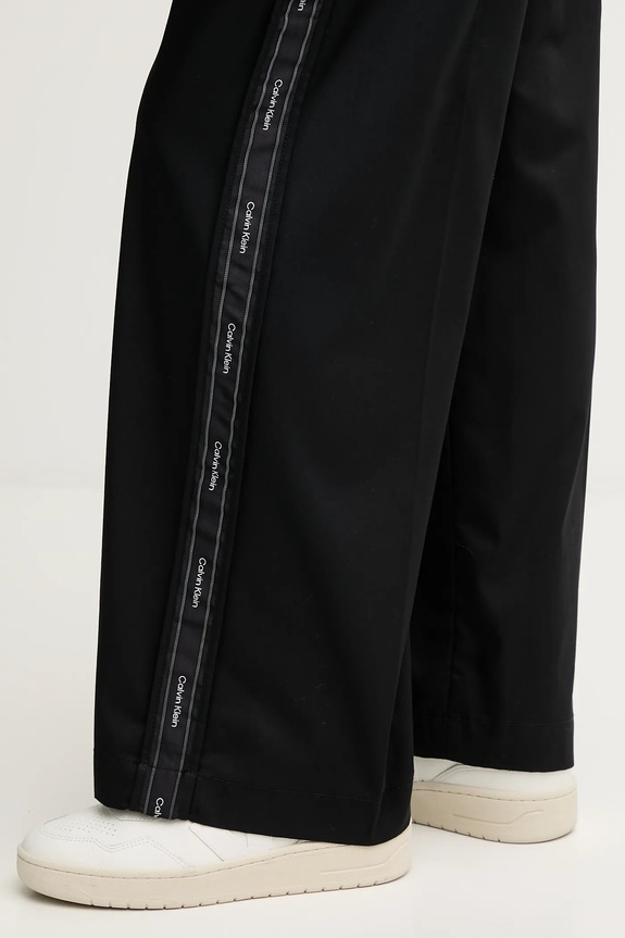 Βαμβακερό παντελόνι Calvin Klein Jeans μαύρο LV044D612G