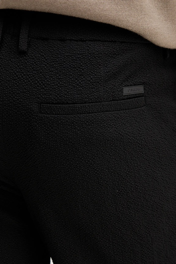 Hlače Calvin Klein črna LV04LC427G