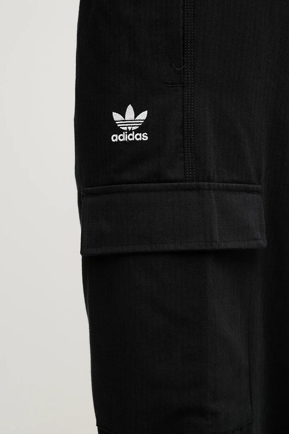 Bombažne hlače adidas Originals Essentials črna JX3913