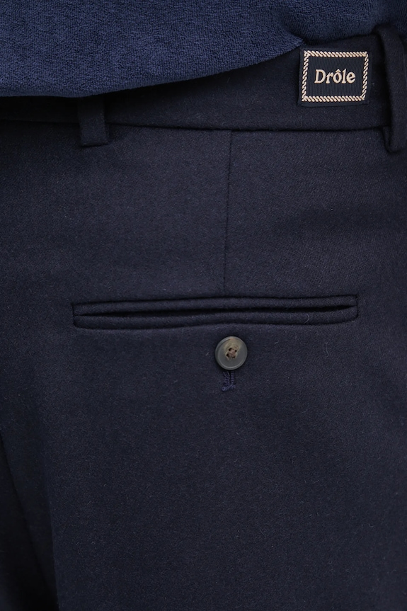 Hlače s dodatkom vune Drôle de Monsieur Le Pantalon Plis Cropped mornarsko plava I.BP192.WV008