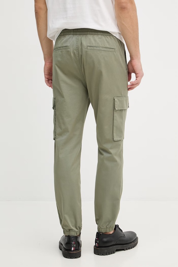 Oblečenie Calvin Klein Jeans nohavice cargo pánske bavlnené s elastanom LV04RD608G zelená