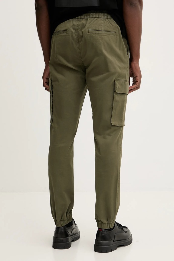 Abbigliamento Calvin Klein Jeans pantaloni cargo da uomo in cotone con elastan LV04RD608G verde