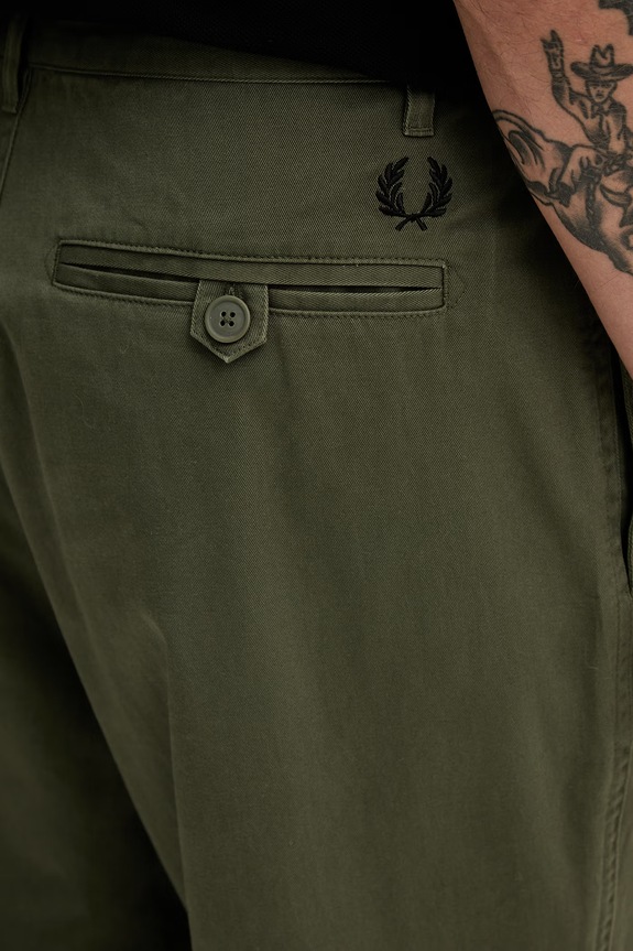 Bavlnené nohavice Fred Perry zelená T9130